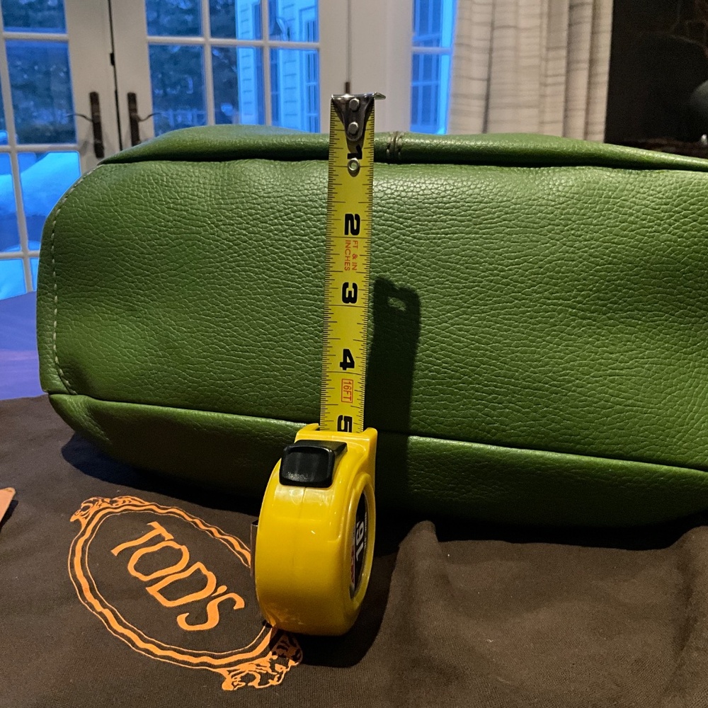 TOD’S spring green leather hand bag with gold capsules, three compartments - Picture 6 of 9